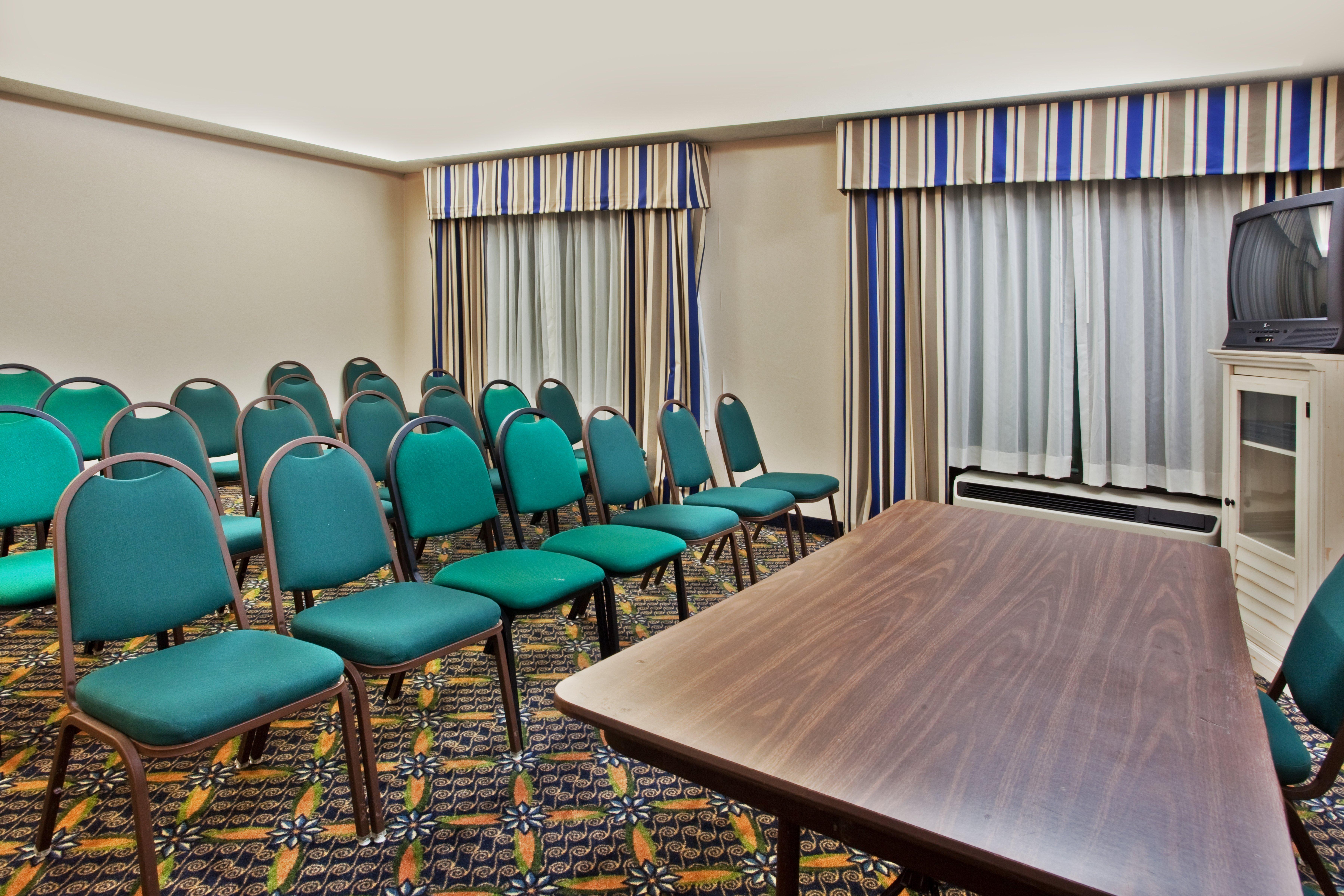 Holiday Inn Express Hotel & Suites Lawrenceville By Ihg Exterior photo